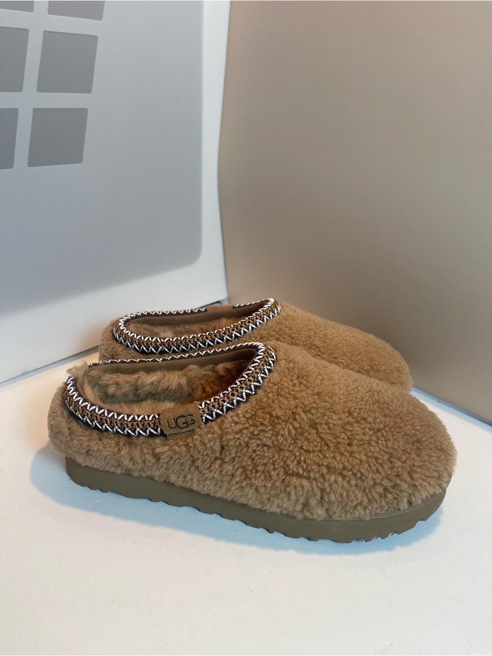 UGG TASMAN MAXI CURLY Plush Sheepskin Slip-on Chestnut Clogs Mules S US 9